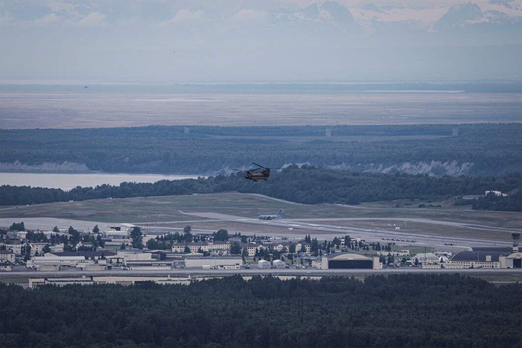 База ВВС США Элмендорф-Ричардсон
Фото: REUTERS/Jeenah Moon