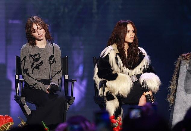 На промо-визите в Сиднее актеры "Уэнсдэй" Дженна Ортега и Эмма Майерс слили крупный спойлер второй части 2-го сезона