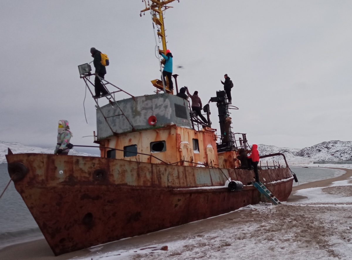 Выброшенный на берег корабль