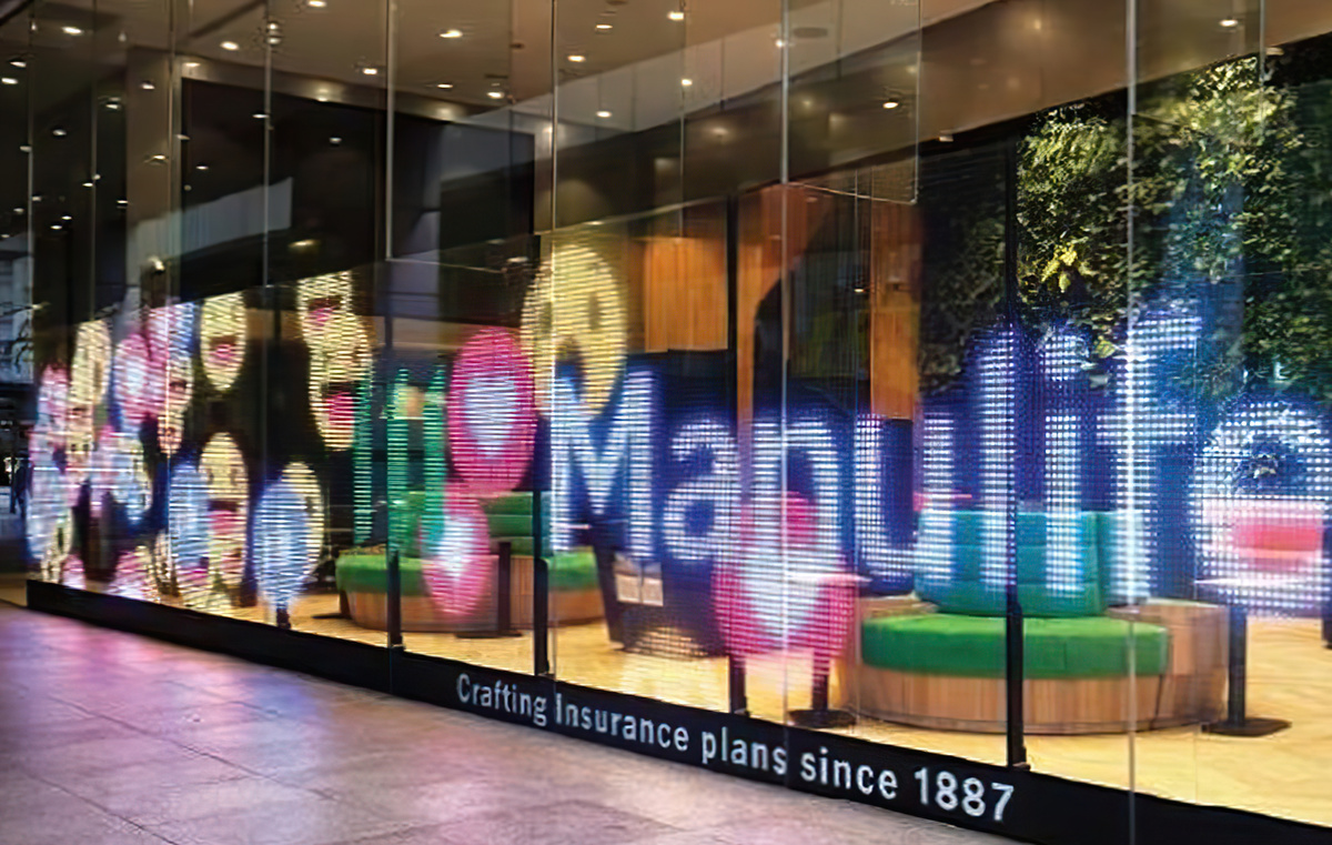 Реклама витрины на пленочном экране