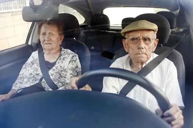 По мнению некоторых российских экспертов, любые ограничения для пожилых водителей, связанные с медициной, упираются в одну очень важную проблему – проблему продажи справок, покупающихся в «промышленных объемах»