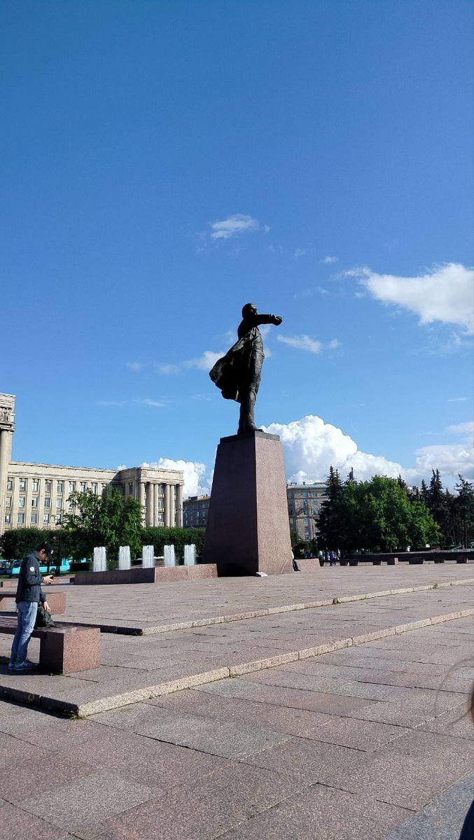 Дедушка Ленин завещал учиться. Знал бы он, как это сейчас непросто. Но мы стремимся.