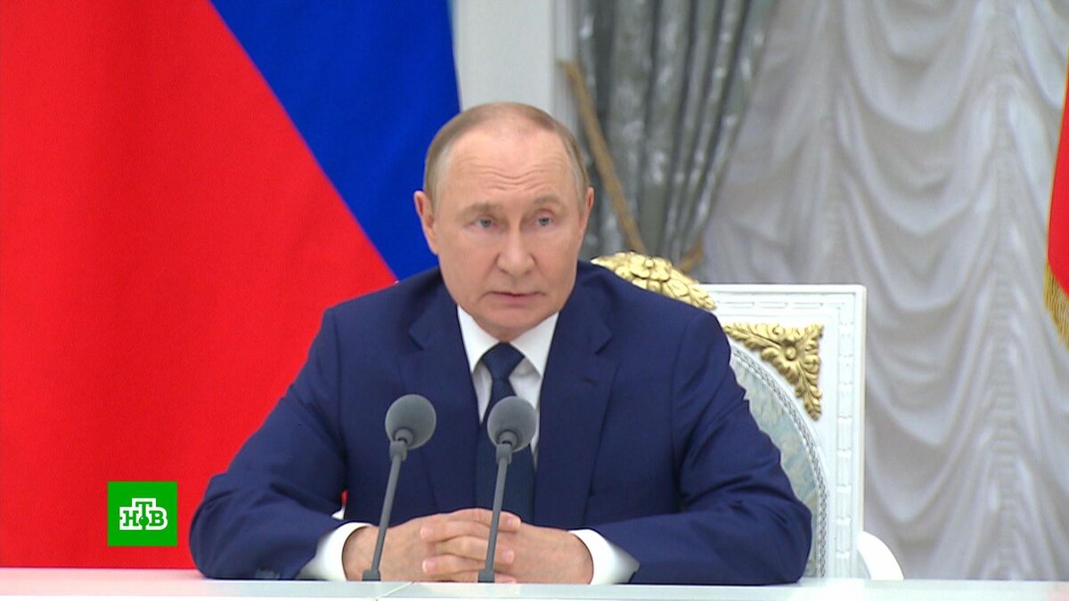    От похвалы до угрозы: за словесным туманом Трамп скрывает секретное оружие