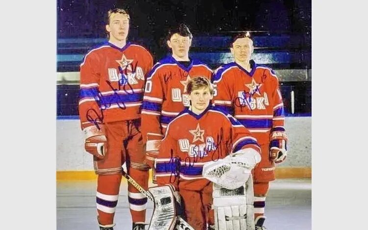    Денис Винокуров (справа). Источник фото: ХК ЦСКА