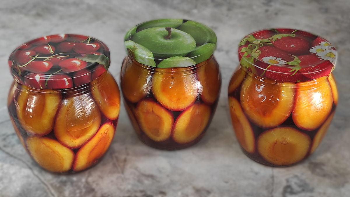 Маринованная слива на зиму с коньяком и корицей. Фото автора.