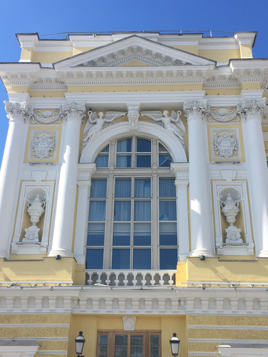 Здание РАМТа на Театральной площади