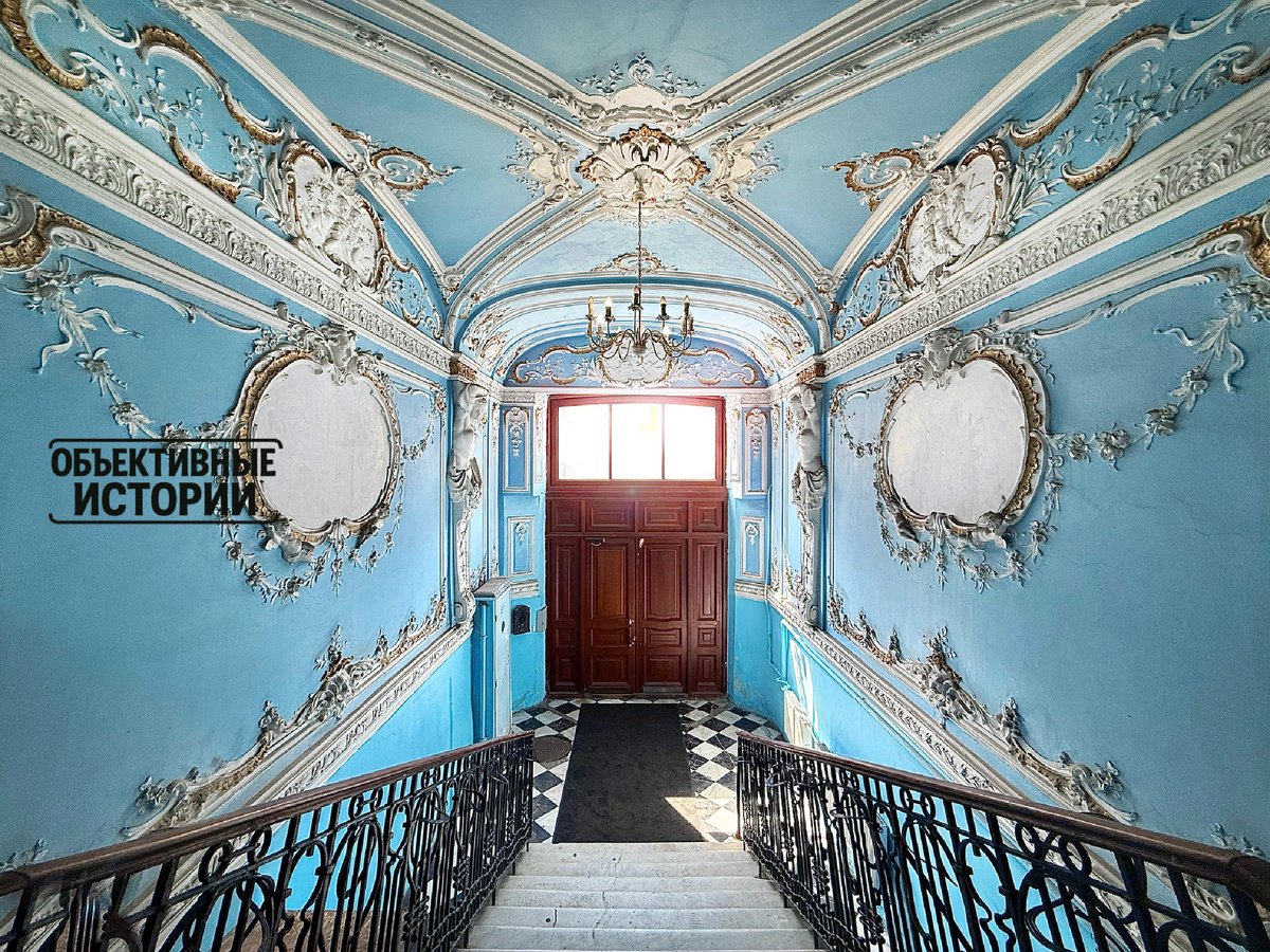 Голубая парадная на Кузнечном, 6. Фото: Катя Рашкевич