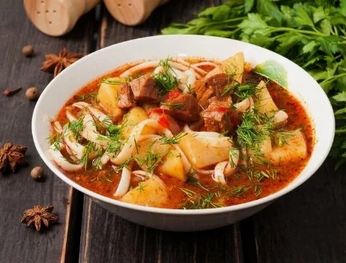 ЛАГМАН СО СВЕКЛОЙ.