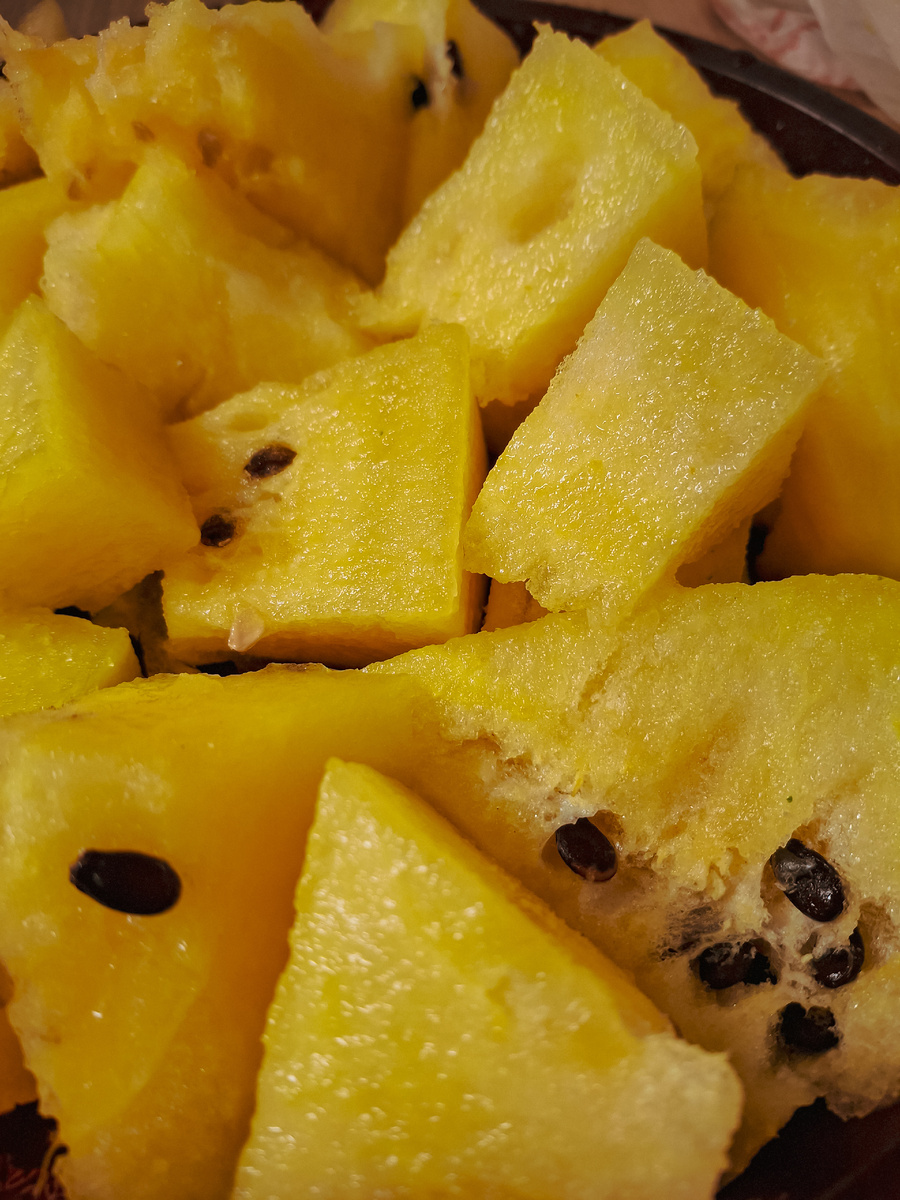 Сахарный😋😋😋 Сам порезал, на тарелочке разложил, меня позвал))