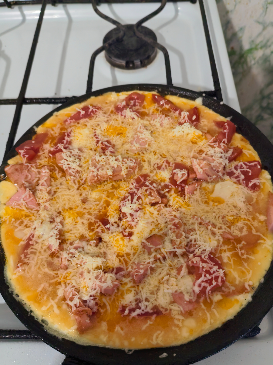 Авторская яичница-пицца.