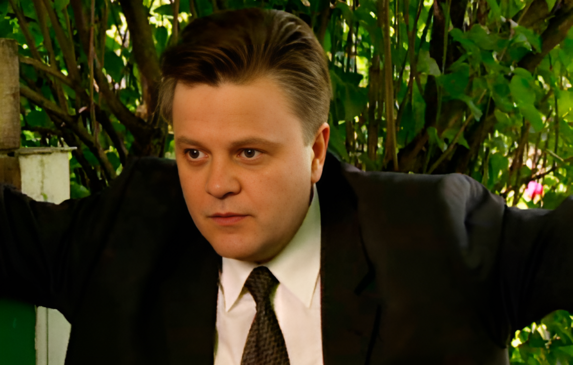 Сергей Беляев в сериале «Полный вперёд!», 2004