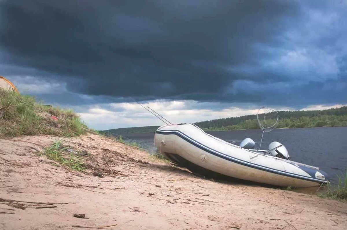    Близость к воде во время грозы – очень большой риск.