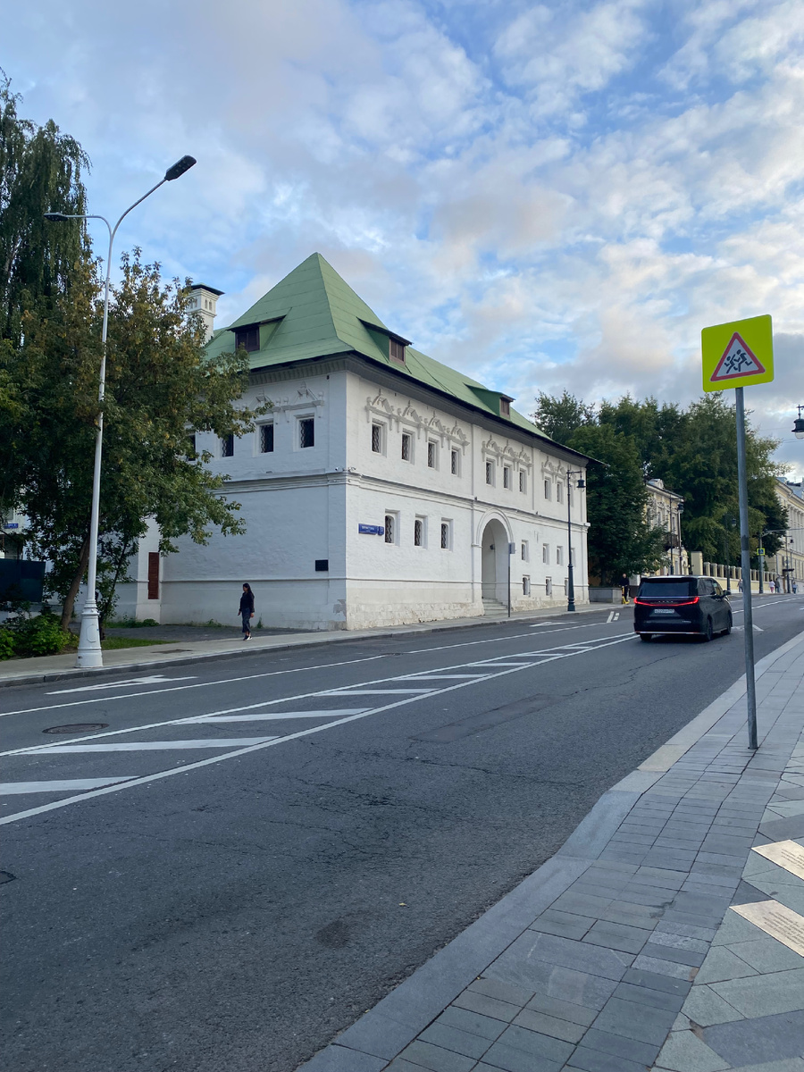 Какие то палаты древние 