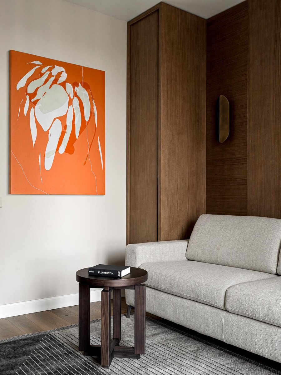 Фрагмент гостевой комнаты. Кофейный столик SPECTRUM SIDE TABLE, Modenature.