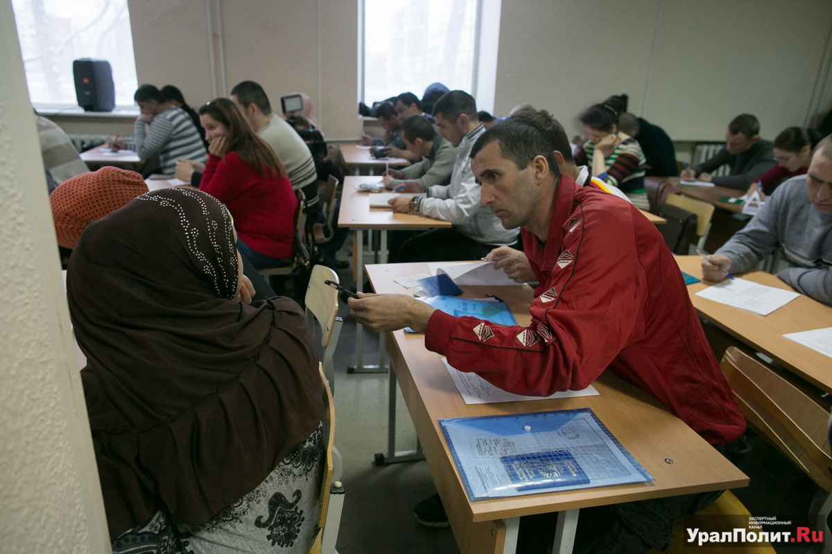 В Приморье с начала года почти 6,5 тыс иностранцев оформили трудовые патенты.  Фото: Фото: ФедералПресс / Евгений Поторочин