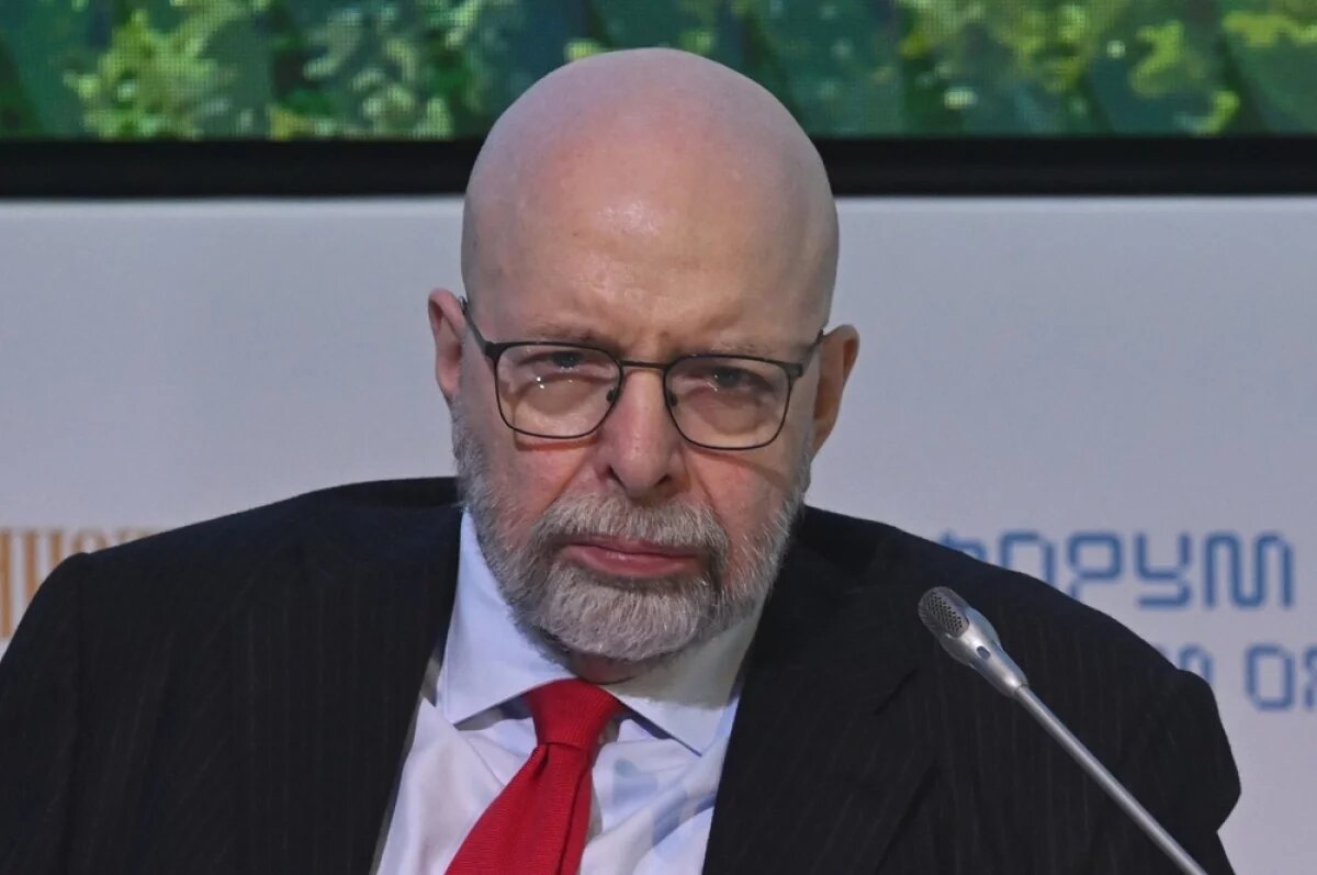    Дмитрий Саймс рассказал, на какие шаги точно не станет идти Владимир Путин в ходе переговоров с президентом США.