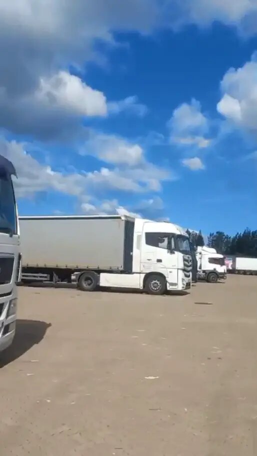    Фото: скрин видео из Telegram-канала «Мегаполис | ДТП и ЧП | Санкт-Петербург | Питер»