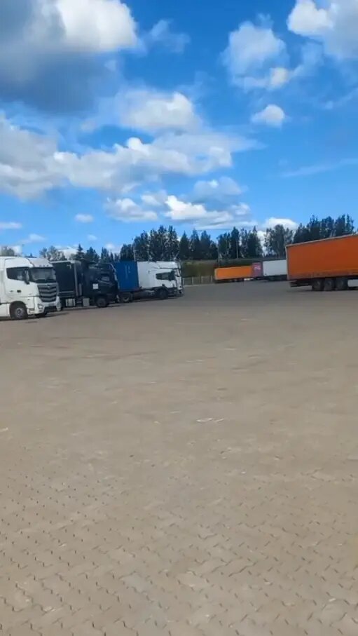   Фото: скрин видео из Telegram-канала «Мегаполис | ДТП и ЧП | Санкт-Петербург | Питер»