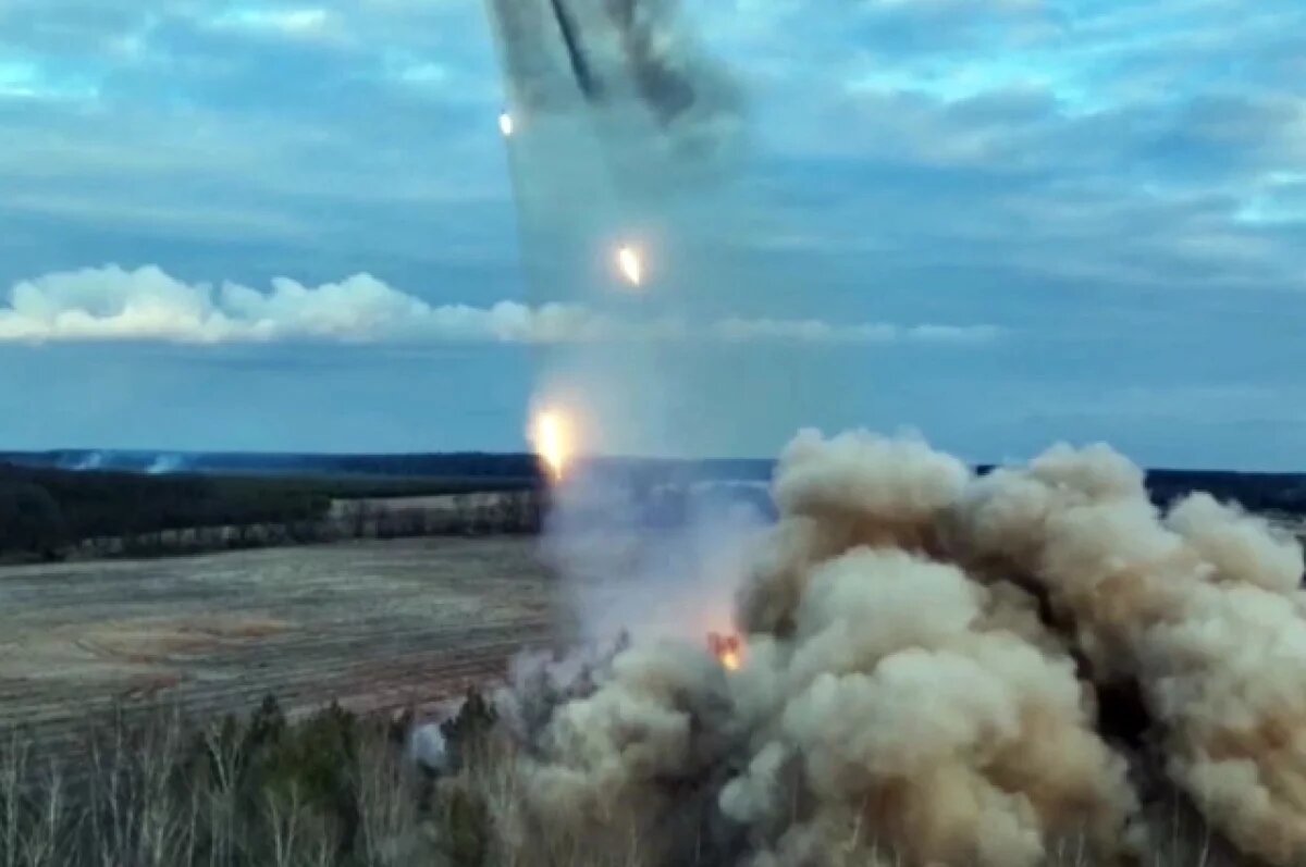    Боевая работа расчетов реактивных систем залпового огня по позициям ВСУ.