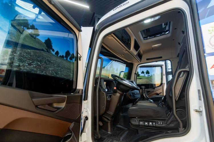    Ежемесячные продажи грузовиков сейчас меньше показателей неблагоприятного для рынка 2022 года, что говорит о серьезном кризисе.   
Фото: «БИЗНЕС Online»