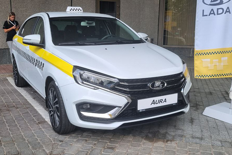    Среди ставших уже привычными «китайцев» всех мастей затесался стенд АвтоВАЗа с новинкой LADA Iskra.   
Фото: Андрей Берец