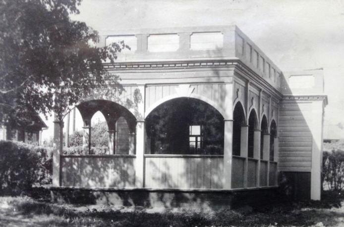 Павильон-читальня в городском саду