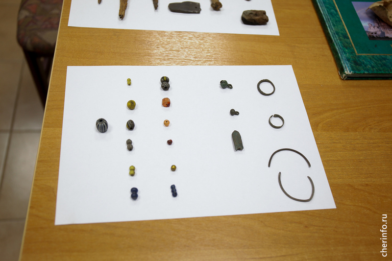    Это лишь одна из находок, сделанных в Бабаевском районе. Там археологии раскопали полуземлянку - часть углубленного в землю дома.