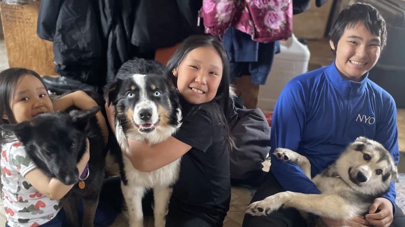 На Аляске сбежала собака и месяц выживала в дрейфующих льдах Берингова моря. Хозяева уже попрощались с надеждой на встречу