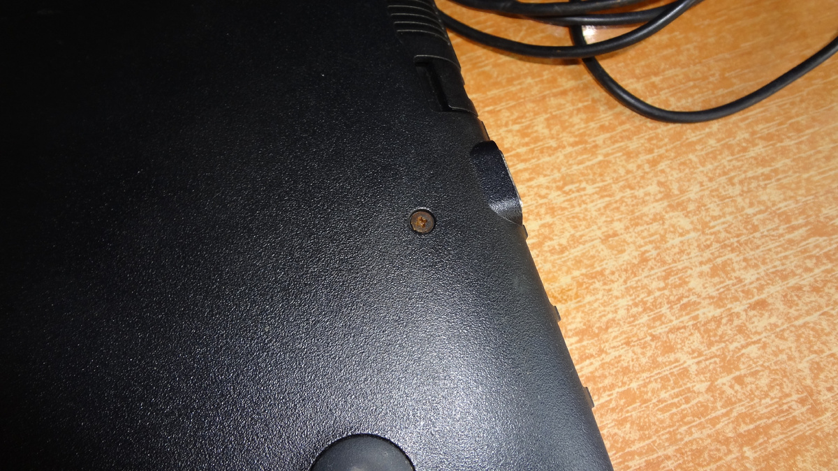 оказался только один ржавый винтик.