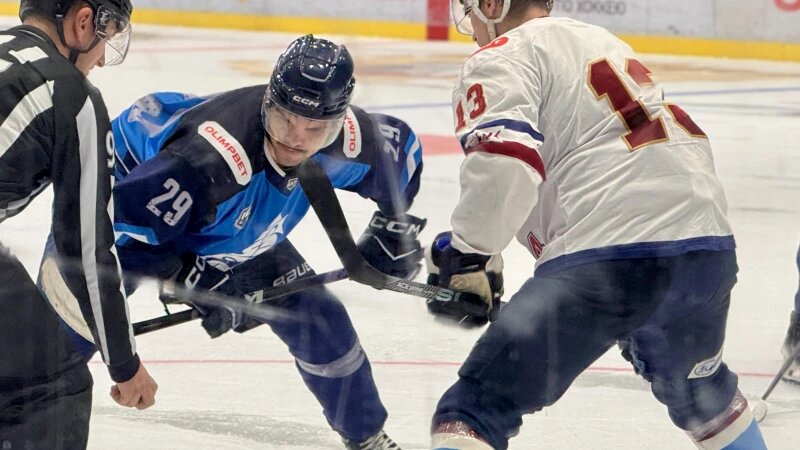     Хоккей, «Кубок губернатора». ХК «Динамо-Алтай» – «Сокол» Федор Позников