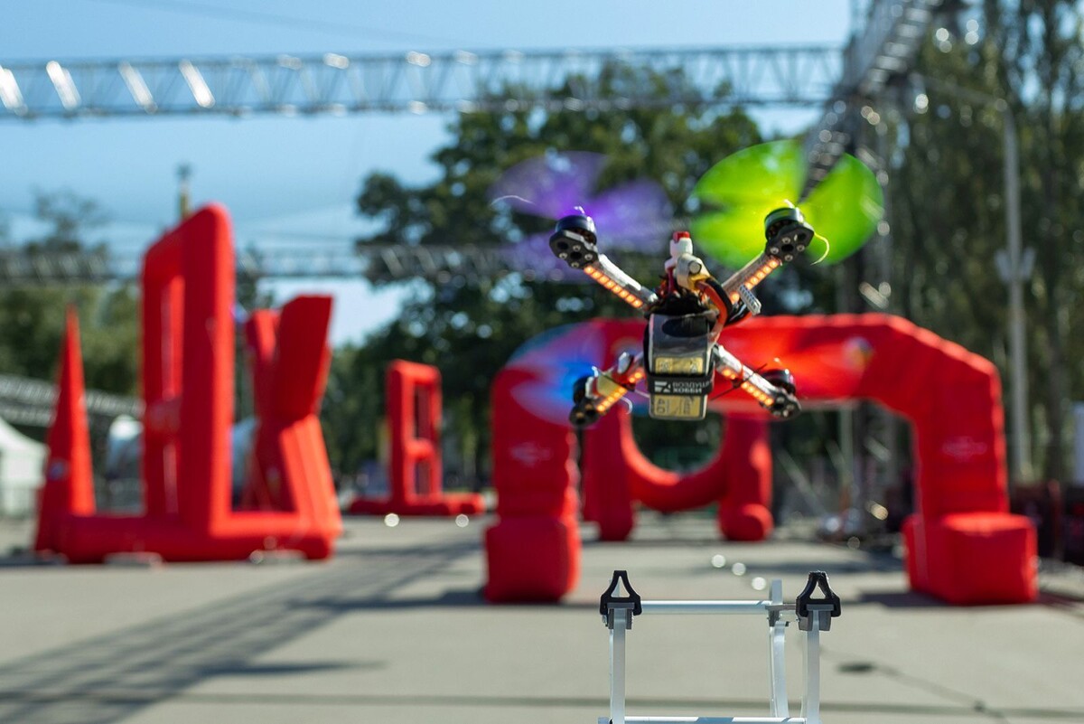    Москва впервые примет Кубок Мэра по зрелищным гонкам дронов