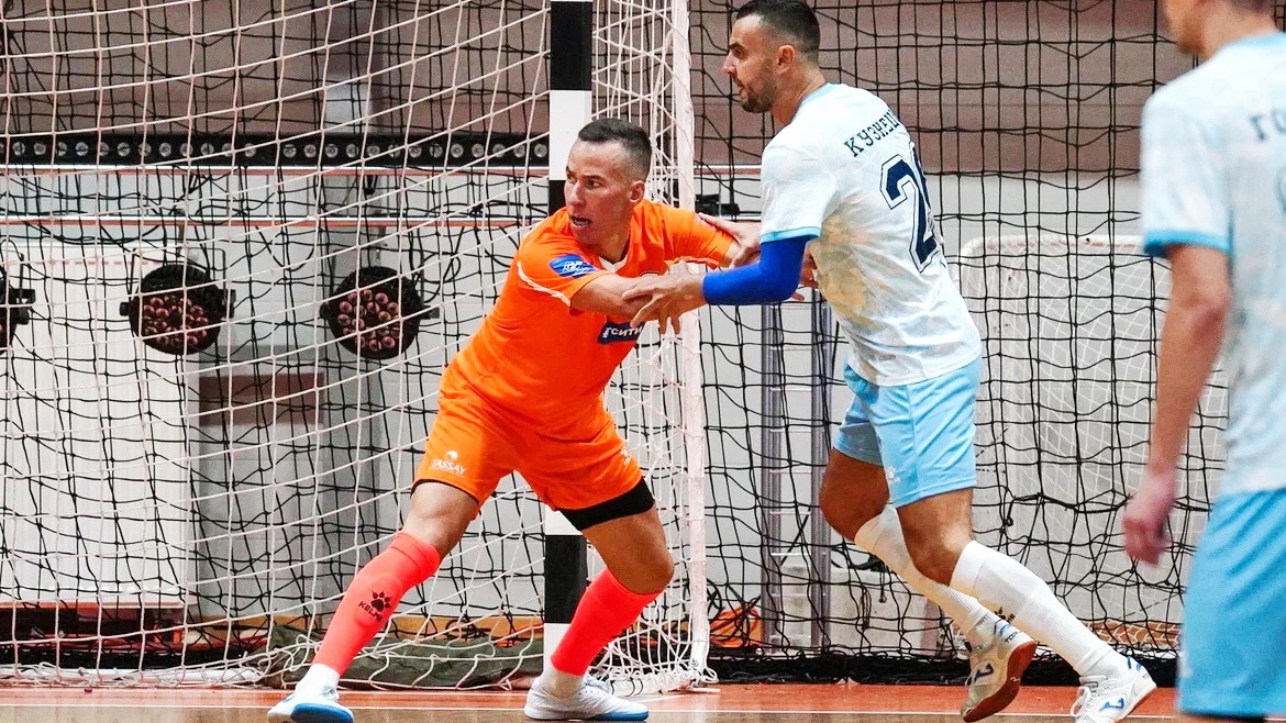    Первый блин - сургутский «Факел» неудачно стартовал в предсезонном чемпионате