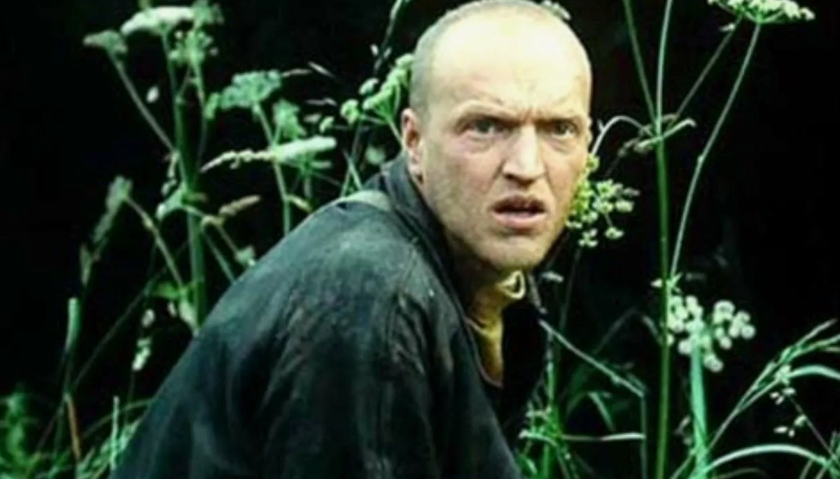 Кадр из фильма «Сталкер», хотя статья совсем о другой ленте. Это фото взяла потому, что «Иона, или Художник за работой» снят на очень тёмной плёнке и выбрать хоть сколько-нибудь светлый и хорошо читаемый кадр не получилось