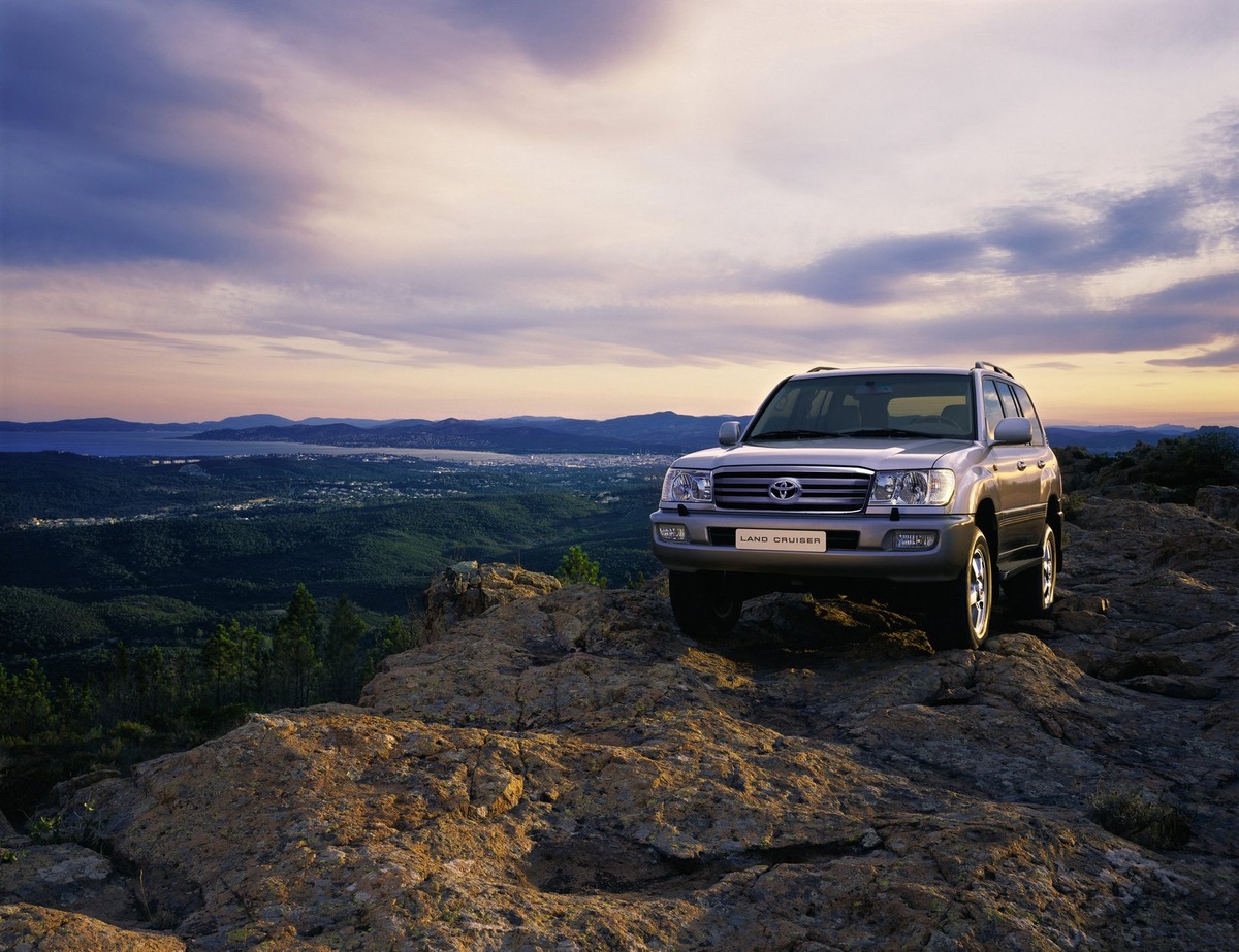    Toyota Land Cruiser 100