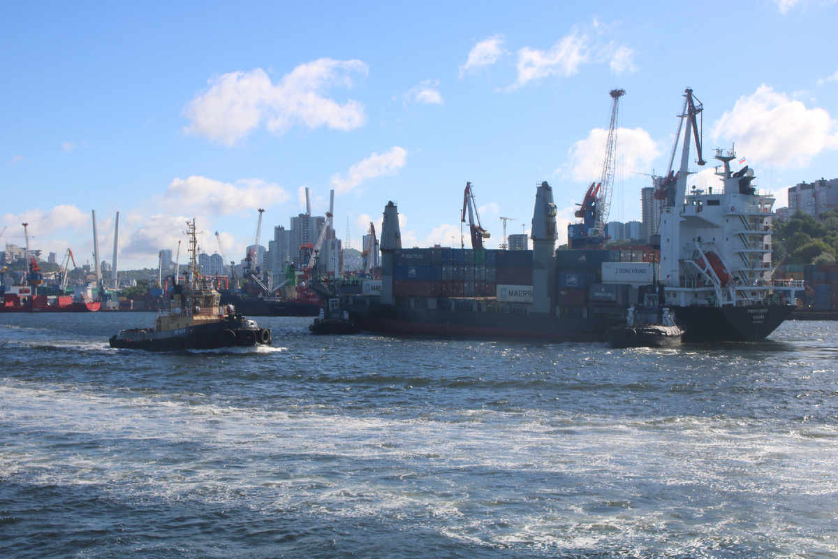 Типичный берег во Владивостоке.