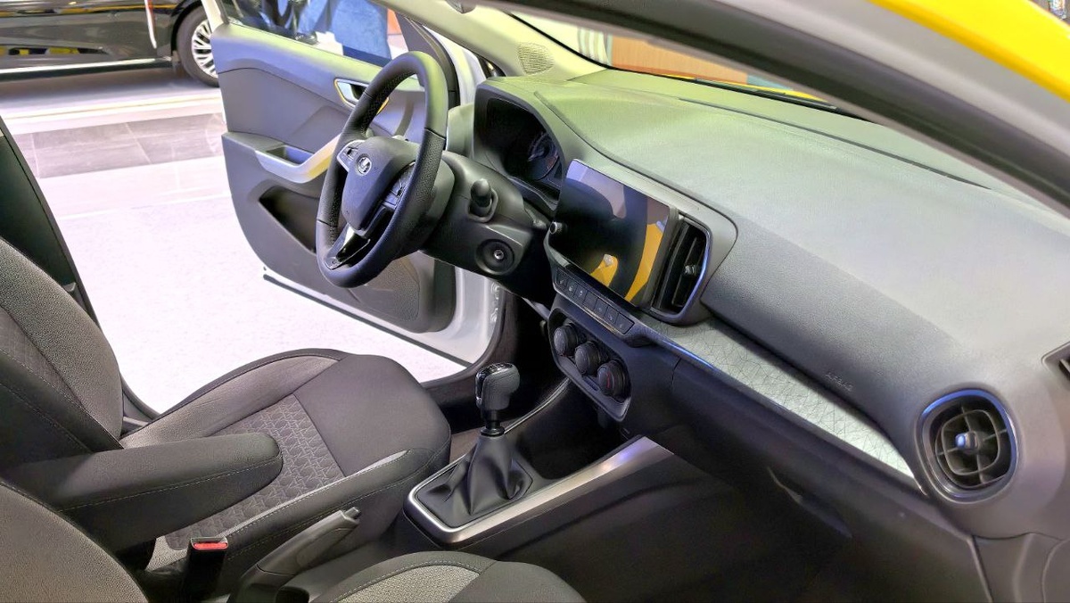 Lada Iskra - здесь же.