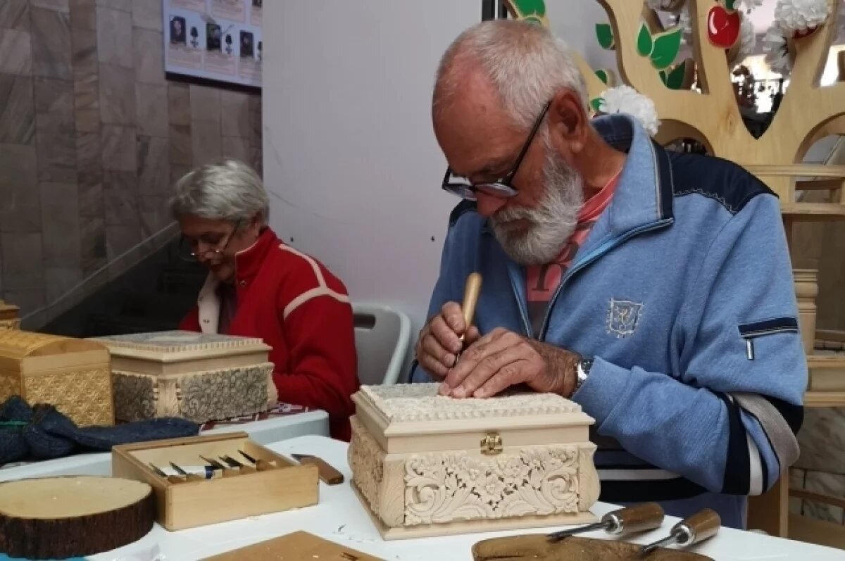    В ИКЦ Калуги открылась выставка работ современного прикладного искусства