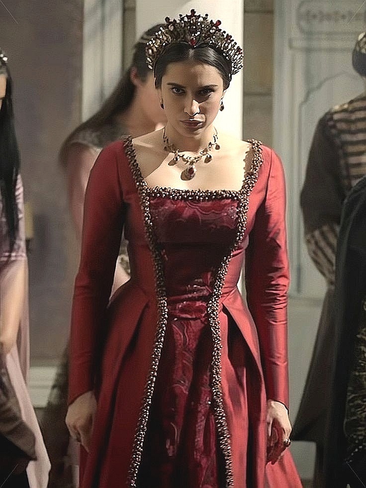 Валиде Турхан.