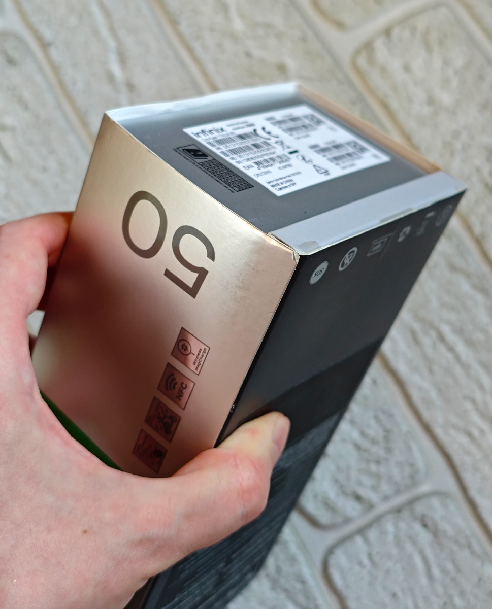 Особо внимательные из вас также заметили, что коробки две.