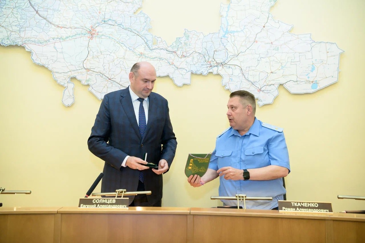     Евгений Солнцев лично поприветствовал защитников границы Оренбуржье
📷    Евгений Солнцев лично поприветствовал защитников границы Оренбуржье
