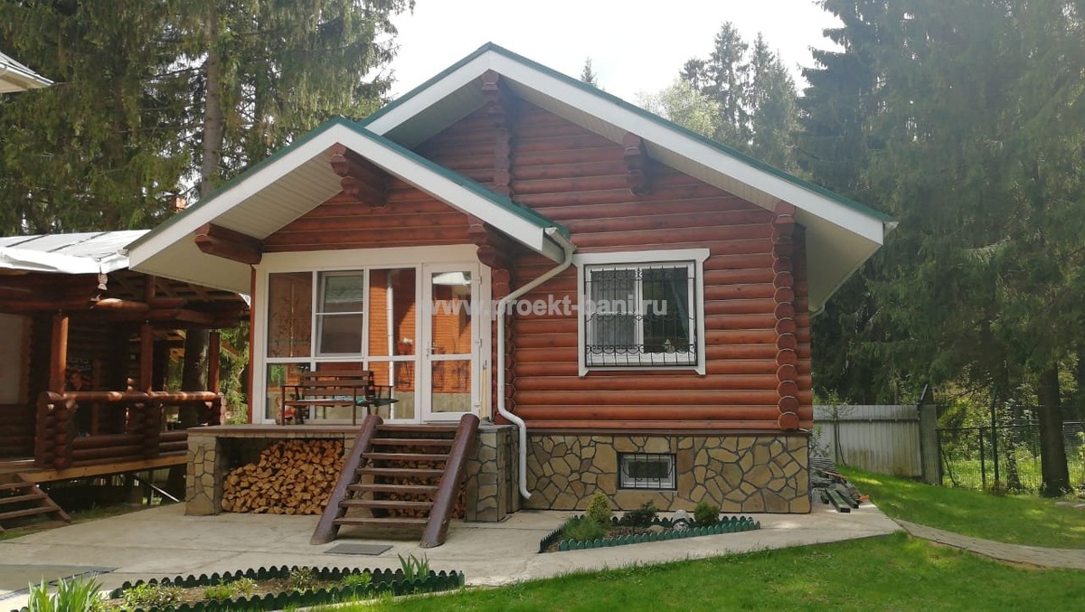 Баня из оцилиндрованного бревна