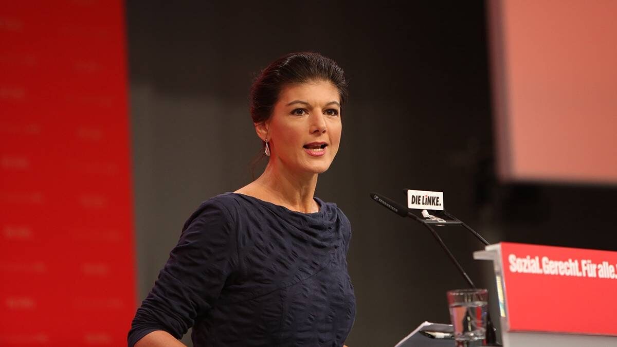    Сара Вагенкнехт заявила о необходимости окончательно снять вопрос членства Украины в НАТО