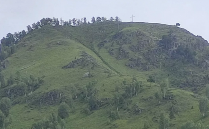 Фото:. Крест на горе Соловковой ╱ предоставлено "Толку"
