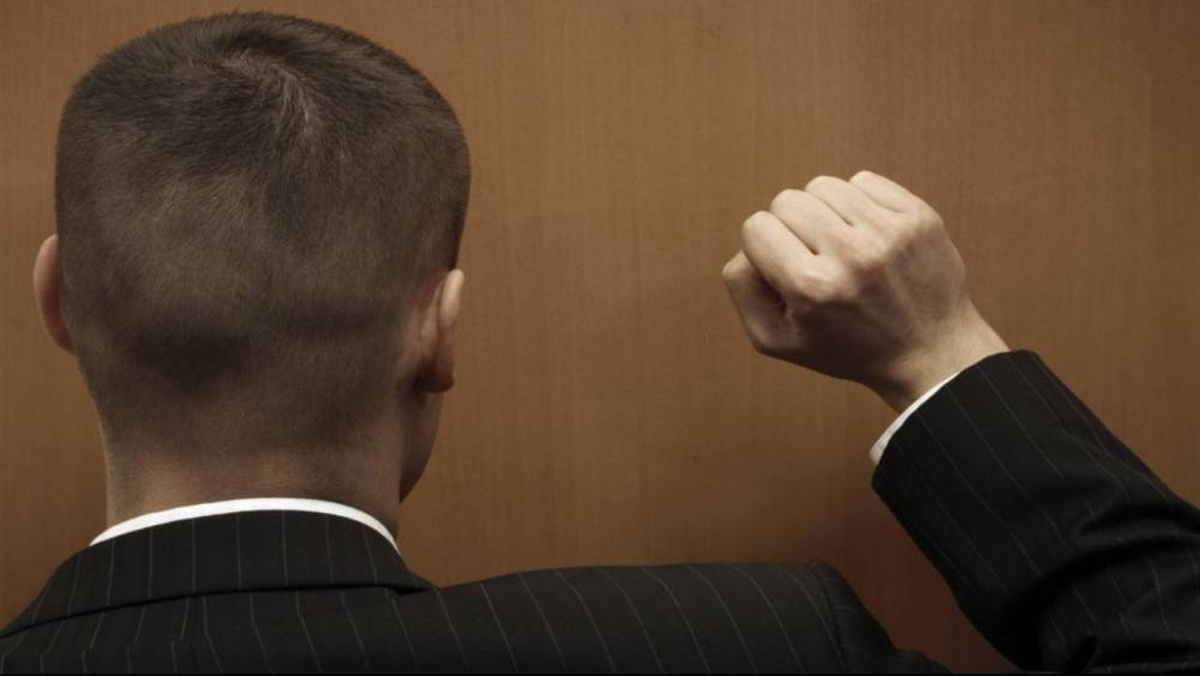 Методы давления «чёрных» коллекторов: от смс-бомбардировки до фото вашей двери