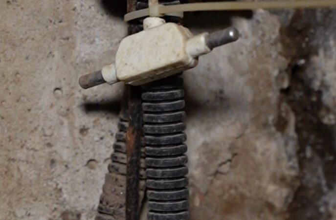    Датчик затопления в тепловой камере на улице Беловежской.