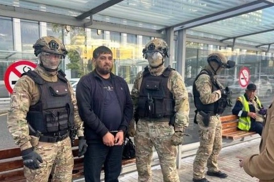 Не доехал до соседней страны: в Казахстане задержали мужчину, который пытался сбить людей в Новосибирске