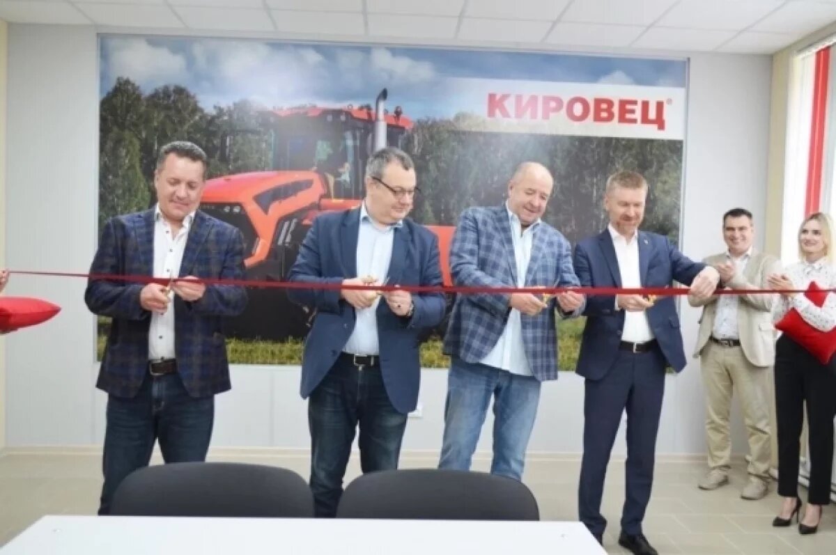    В ОмГАУ университете открыли учебный класс для будущих трактористов