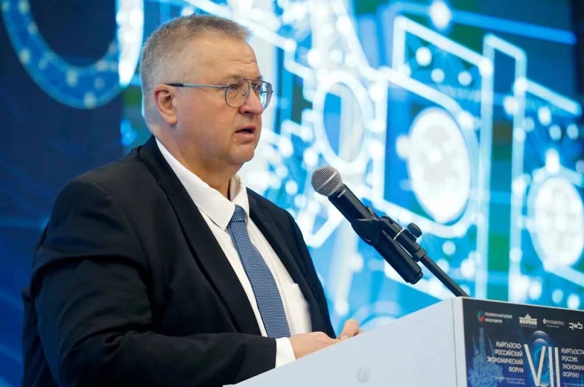    Заместитель председателя правительства РФ Алексей Оверчук во время открытия VII Кыргызско-Российского экономического форума в Чолпон-Ате.