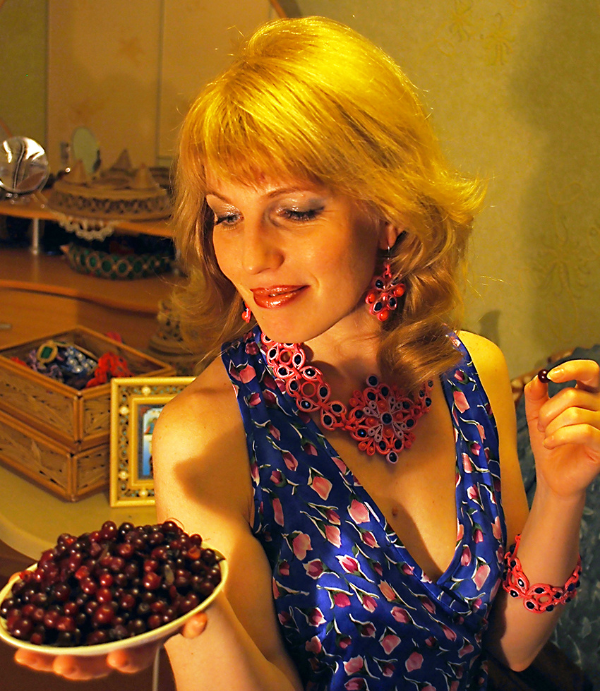 Авторское украшение "Клюквенный десерт" Колье, серьги, браслет Автор Светлана Михайлова