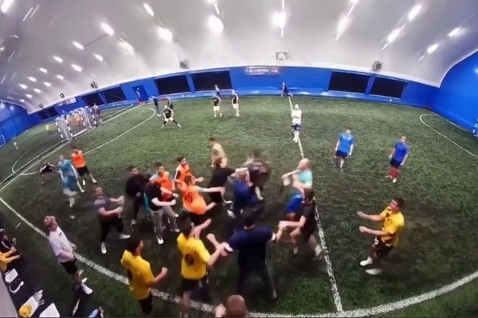    Любительские команды перекладывают ответственность за массовую драку друг на друга принтскрин видео.